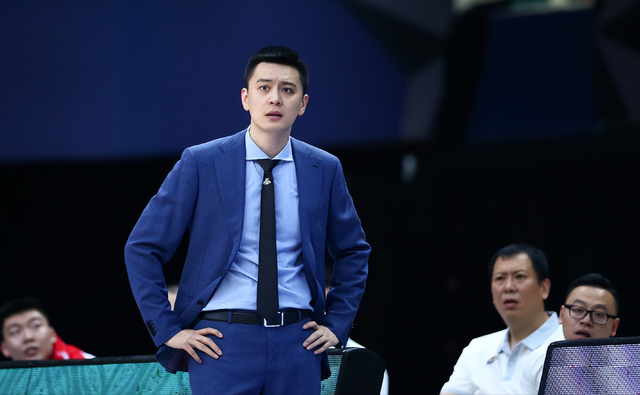 欧冠手机直播-杨鸣成香饽饽！多家俱乐部虎视眈眈，北控男篮赶紧抢人