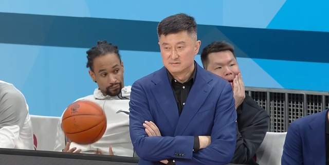 欧冠高清回放-该醒醒了！广东杜锋一战引众怒，3大失误太致命，用人一塌糊涂