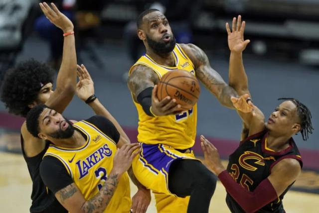 欧冠高清回放-喜欢挑衅勒布朗？老詹狂轰46分回应骑士制服组嘲讽